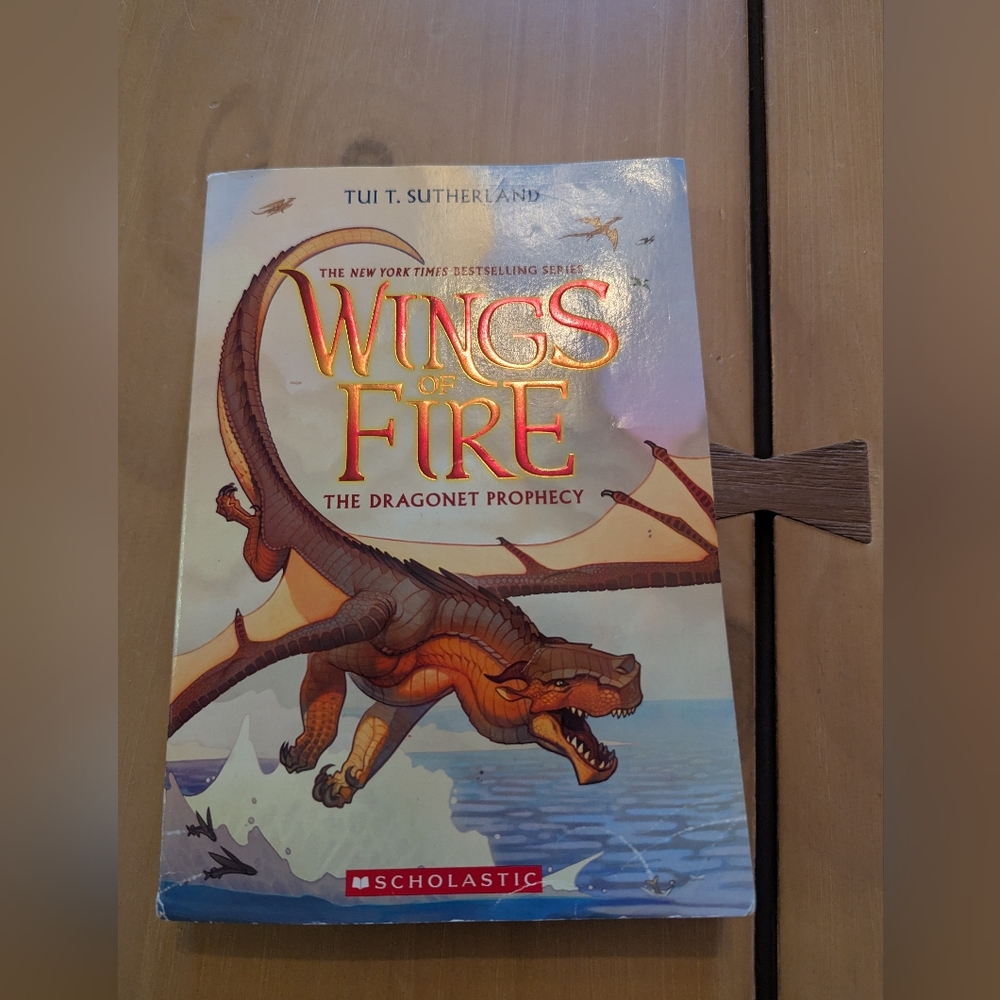 Scholastic Wings of Fire: The Dragonet Prophecy - Red and Blue Cover